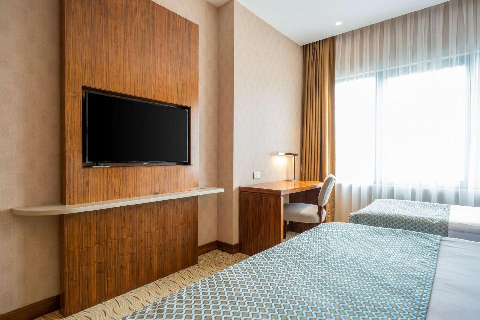 Clarion Hotel Istanbul Mahmutbey Exterior foto